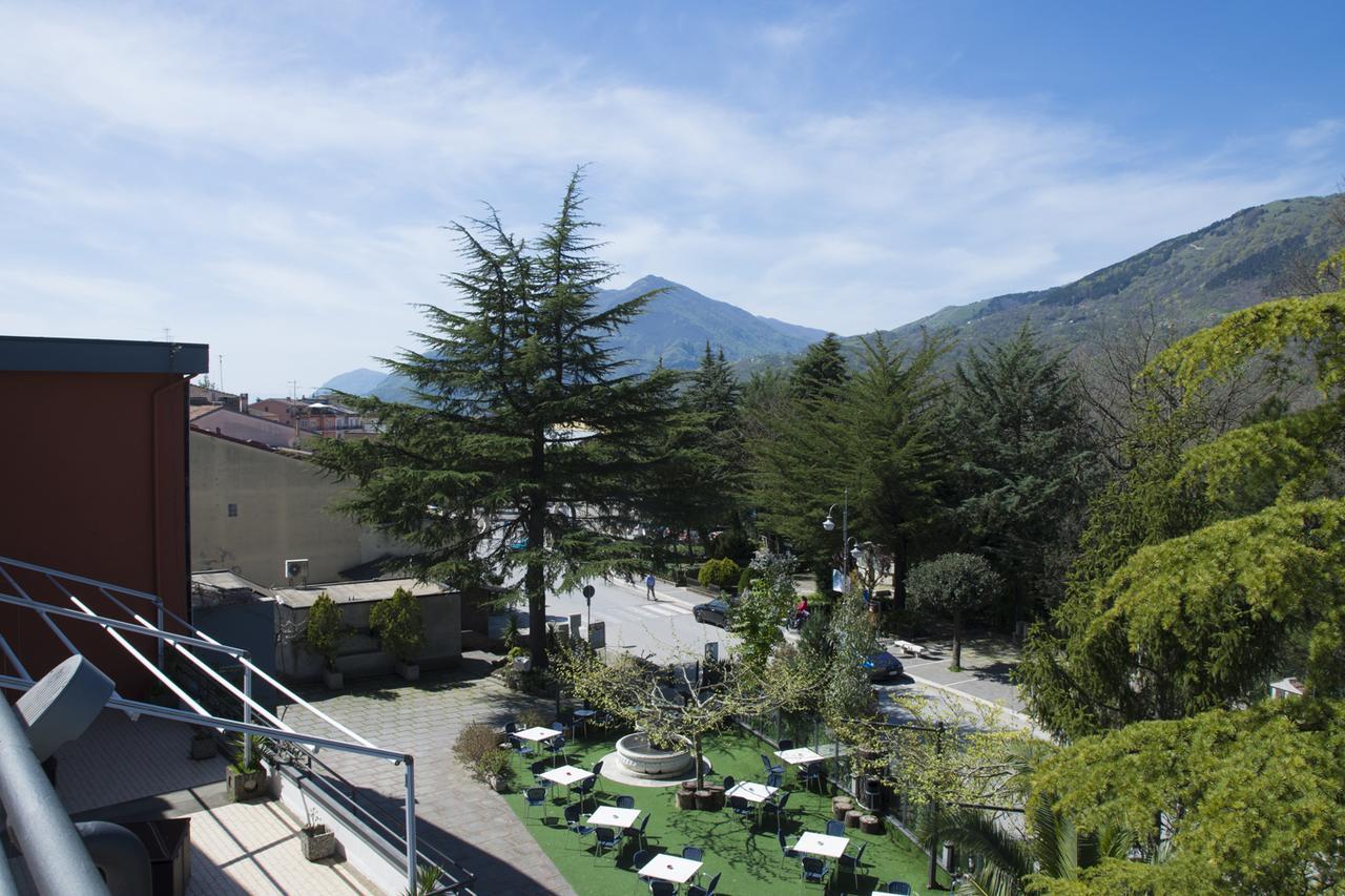 Ristorante Albergo Gerardo Di Masi Caposele ภายนอก รูปภาพ